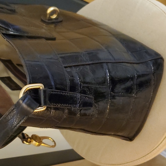 Dooney &Bourke, Navy, embossed leather bag - Picture 13 of 15